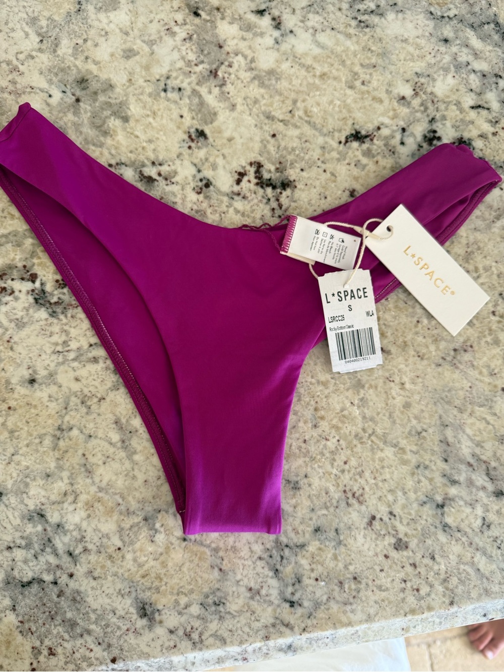 L*Space Rocky Bottom Classic size Small in Wild Asteria